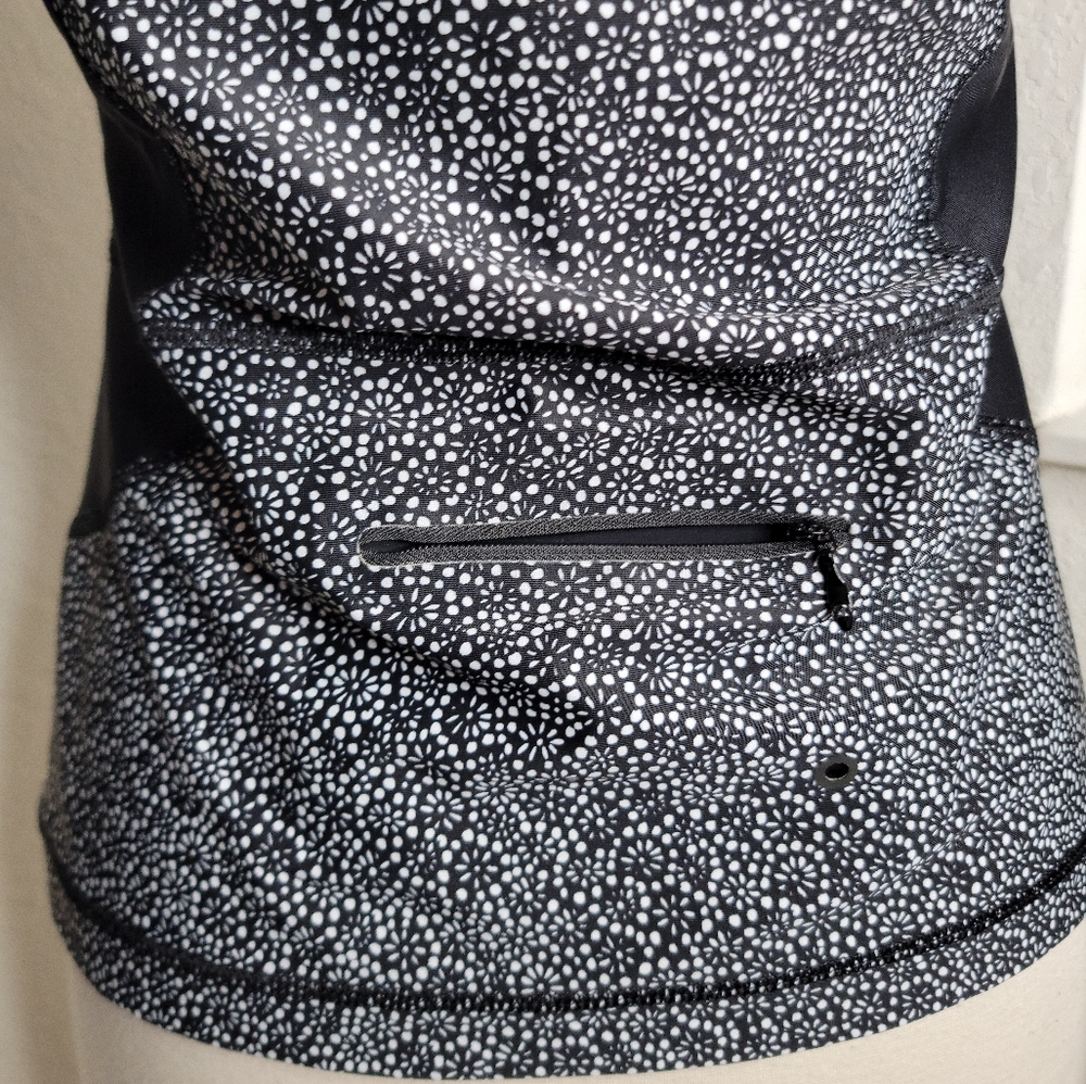 LULULEMON Suns Out Rash Guard 6. - Picture 10 of 11
